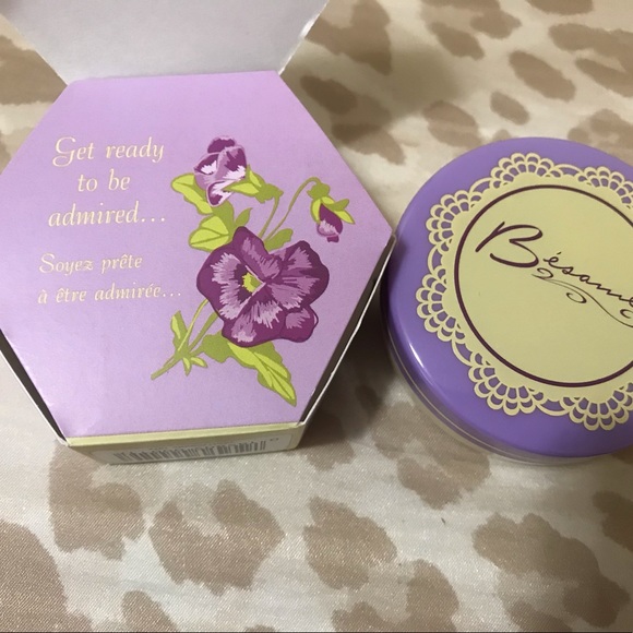 Bésame Brightening Violet Face Powder RARE - Picture 2 of 4